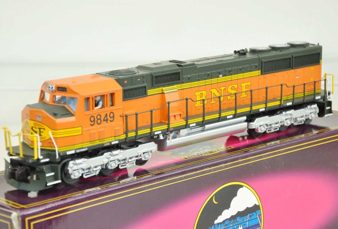 MTH 20-2215-1 BNSF SD70 Mac Diesel, C10: Nice dual motor loco, equipped with ProtoSound reverse & QSI ProtoSounds with squeaking brakes & freight yard sounds. It has been test run with box, C10
