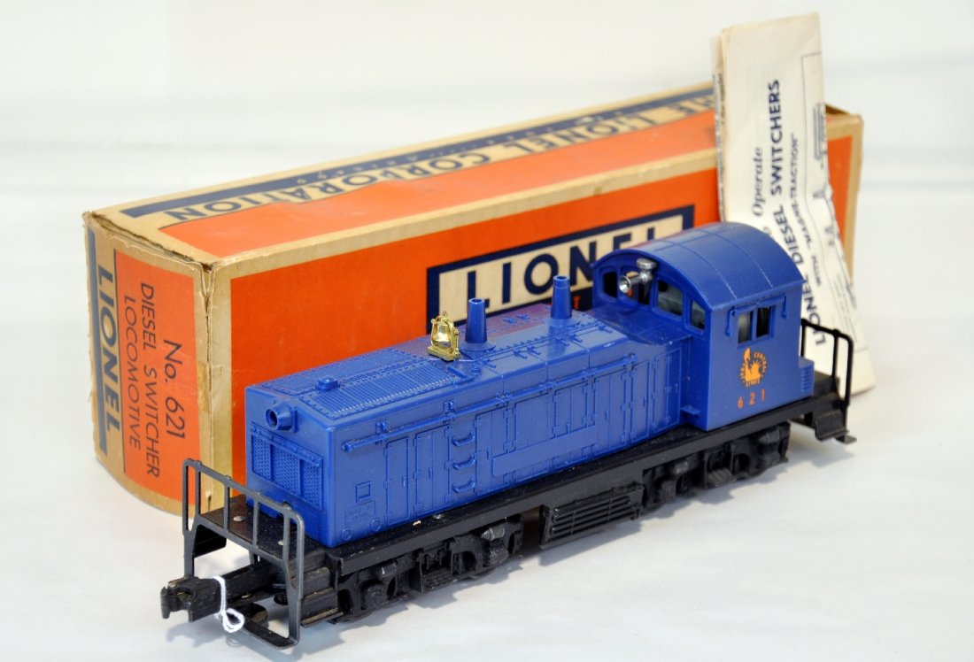 Boxed Lionel 621 JC NW-2 Diesel: Clean with NO screw crack. Equipped with horn. Includes its instructions and box, C7