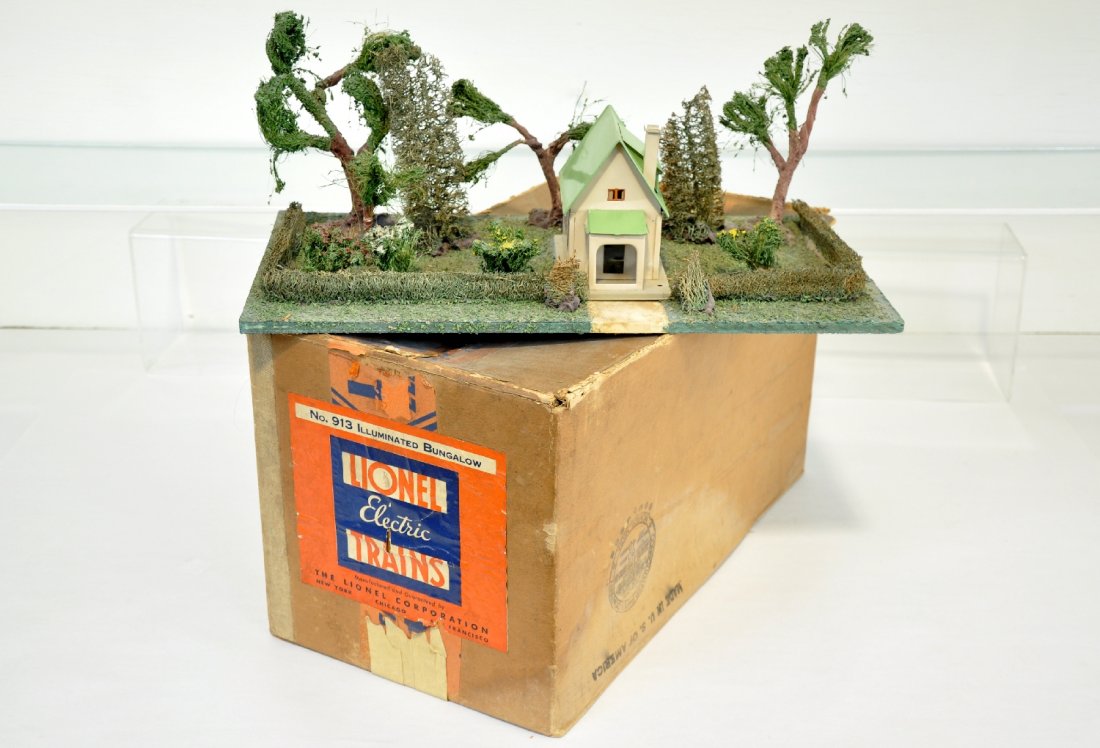 Boxed Lionel 913 Landscaped Bungalow: Fairly clean with nice foliage. Orange Lionel label on bottom. It shows light playwear with original box, C7