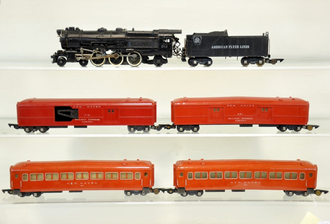 5Pc American Flyer 312 Passenger Set: S Gauge. Includes a 312 Pacific steam loco & tender; 718 operating mail car, car only; 651 baggage; 2 #650 Pullmans. Cars lettered New Haven. All are clean with some color variations in cars. They sho