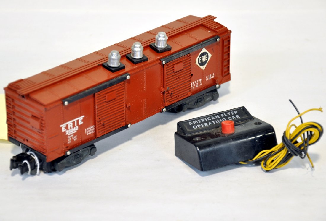 Rare American Flyer 25042 Erie Operating Car: S Gauge. Clean with 3pc load & controller. It has nice lettering and shows light playwear, C7+