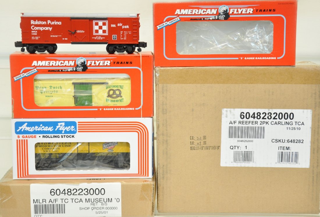 6 Lionel American Flyer Freight Cars: S Gauge. Includes 48282 Carling reefer 2-pack, sealed in box; 48474 C&NW reefer; 48477 Ralston boxcar; 48223 TCA Museum flat with trailers. All are mint with inventory stickers underneath, some are se