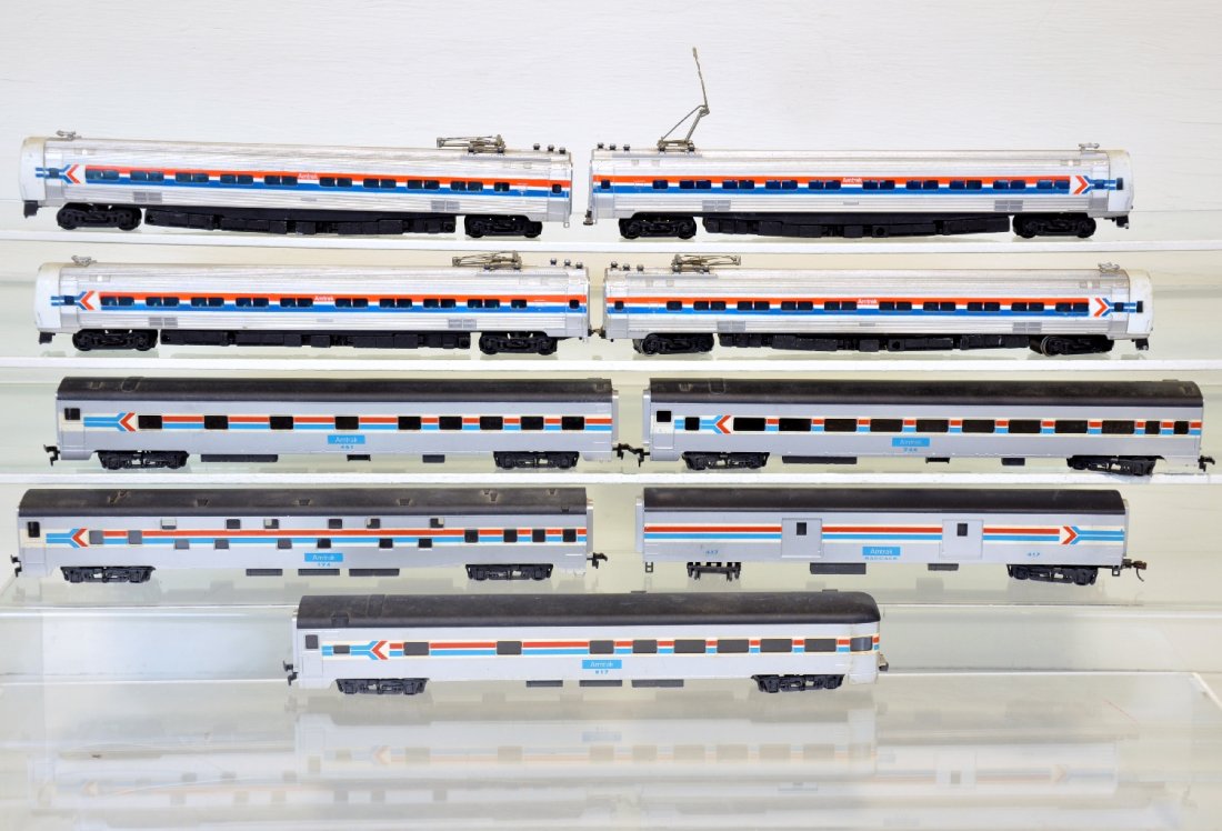 9Pc Amtrak HO Passenger Trains Lot: Includes a Bachmann 4pc Metroliner set & 5 RivaRossi smooth side streamline passenger cars. All show light to moderate playwear, C7-8