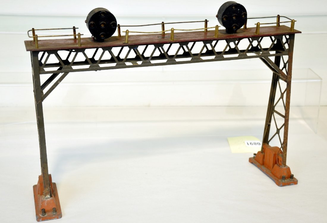 Early Lionel 440 Signal Bridge