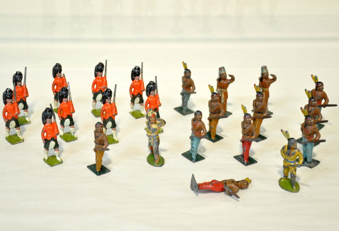 23Pc Lead Soldier Lot: Includes several Britains highlanders, 3 missing guns, plus several, probably John Hill Indians. Most are early prewar figures, showing moderate playwear, C5