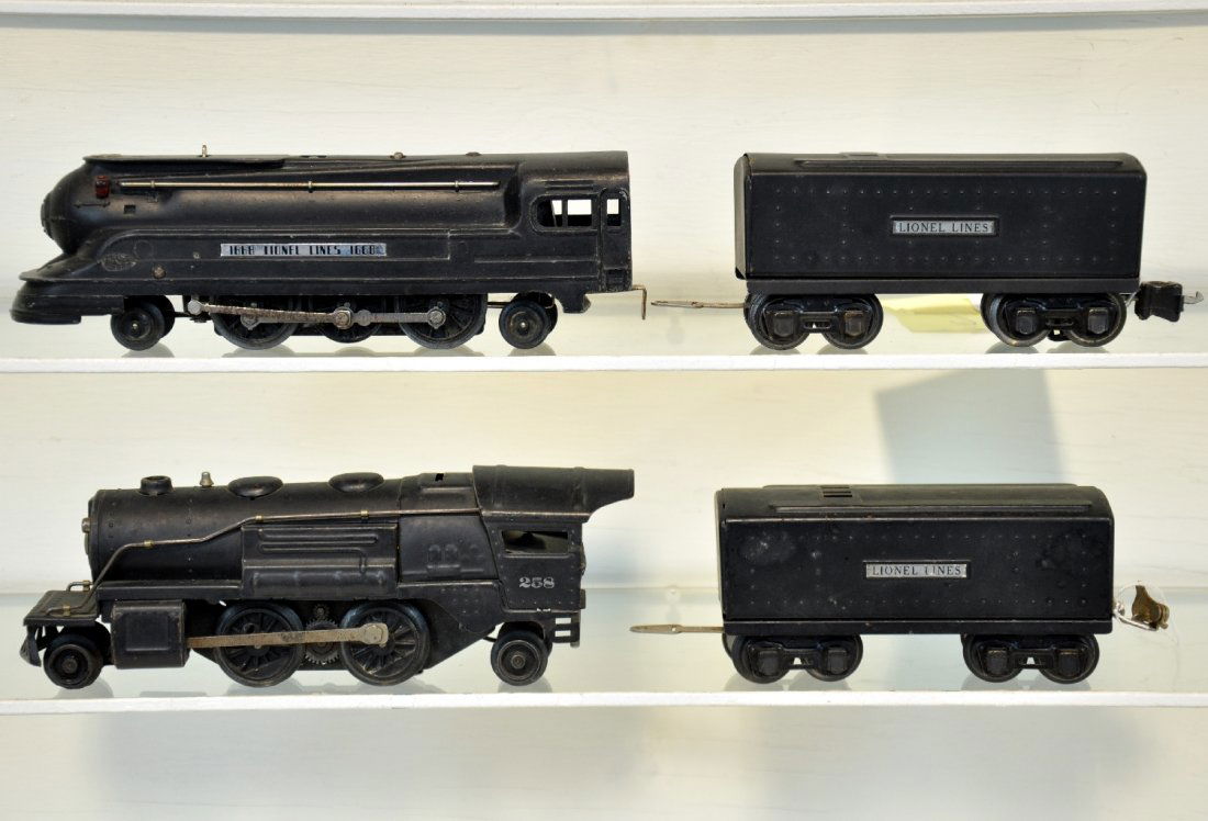 Lionel 258 & 1668 Steam Locomotives: Includes a 1941 #258 loco with 1689W tender; 1668 torpedo loco, chip in lower cab; 1689T tender. Paint shows light playwear, otherwise C7