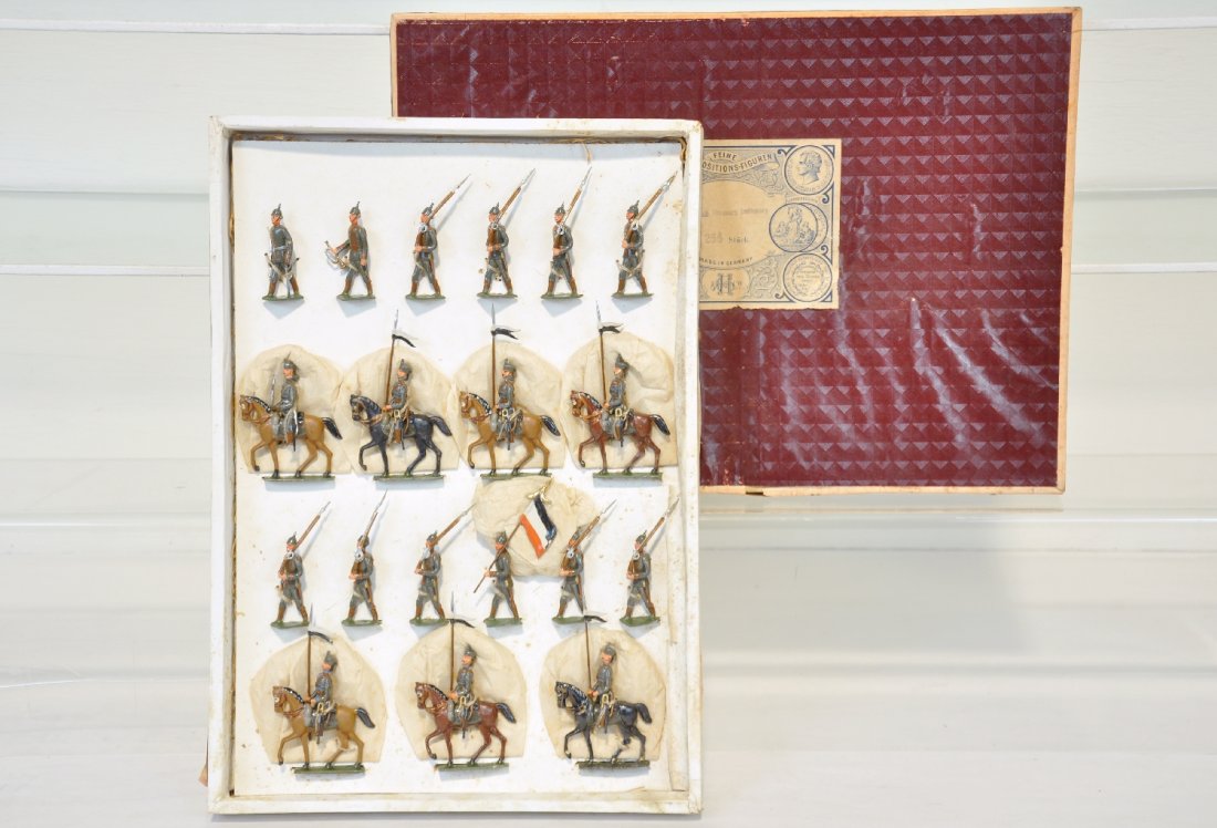 Boxed Heyde Set 256 German Hussar Infantry: All original owner sets, bought from World War Toy Soldier Co., Brooklyn, NY in 1934. Includes a nice 19pc set with soldiers marching; officer; bugler & flag bearer; plus 7 mounted including 5 walking