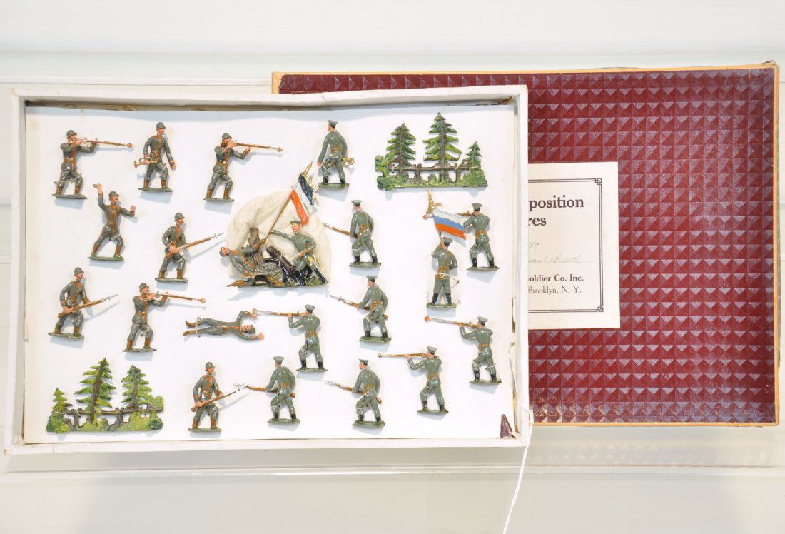 Boxed Heyde Set 1040 Russian German Battle: All original owner sets, bought from World War Toy Soldier Co., Brooklyn, NY in 1934. Includes a super 22pc set. Has 2 foliage pieces and wonderful firing figures with gun blasts, and an intricate pai