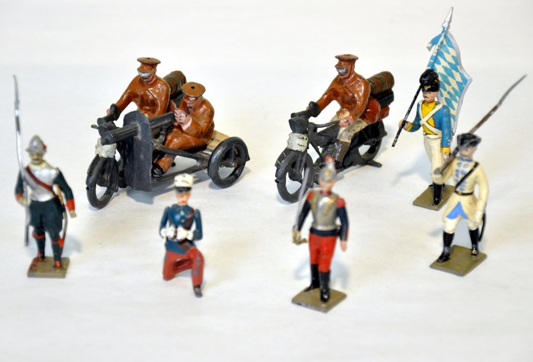 7Pc Mignot Soldier Lot: Includes dispatch rider; machine gun motorcycle; 17th century Pikeman; 18th century French infantryman; Cuirassier a Pied; French officer kneeling with binoculars; 1806 Bavarian Infantry flag bearer. 