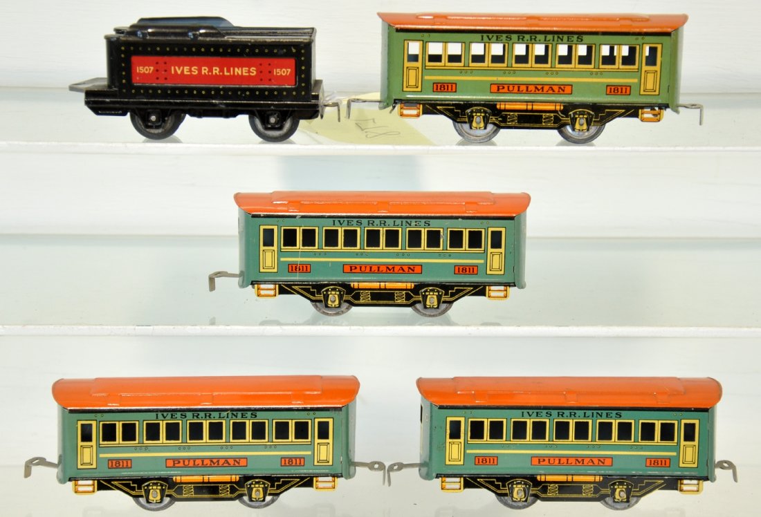5Pc Ives Passenger Group: Includes a 1507 tender & 4 #1811 Pullmans, 3 match, one is slightly different shade, but all are clean & shiny, C7