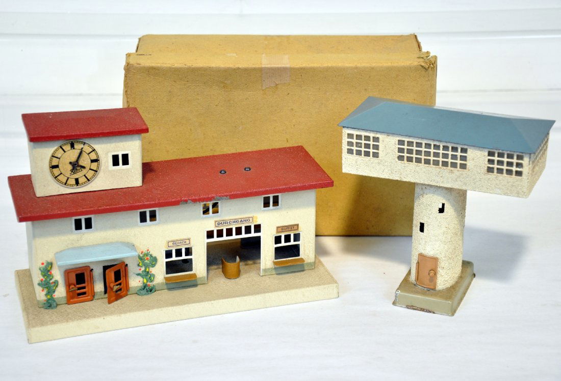 Nice Kibri & Bing Accessories: O gauge. Includes a super boxed 10" city station, German market; Deco switch tower & illuminated station kiosk, missing clock with glass inserts; Bing destination board, mechanics are functional. They