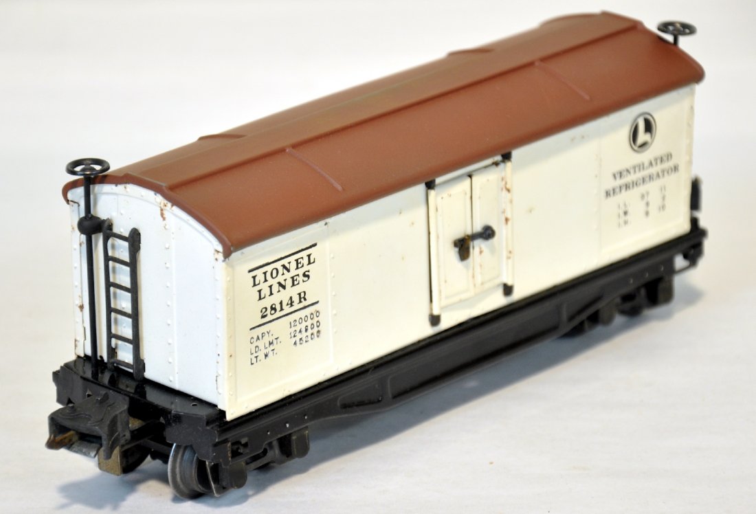 Scarce Lionel Late 2814R Reefer: Clean, heat stamped version with black anodized trim. The restored roof is a nice match. It is clean with C6+ sides and frame