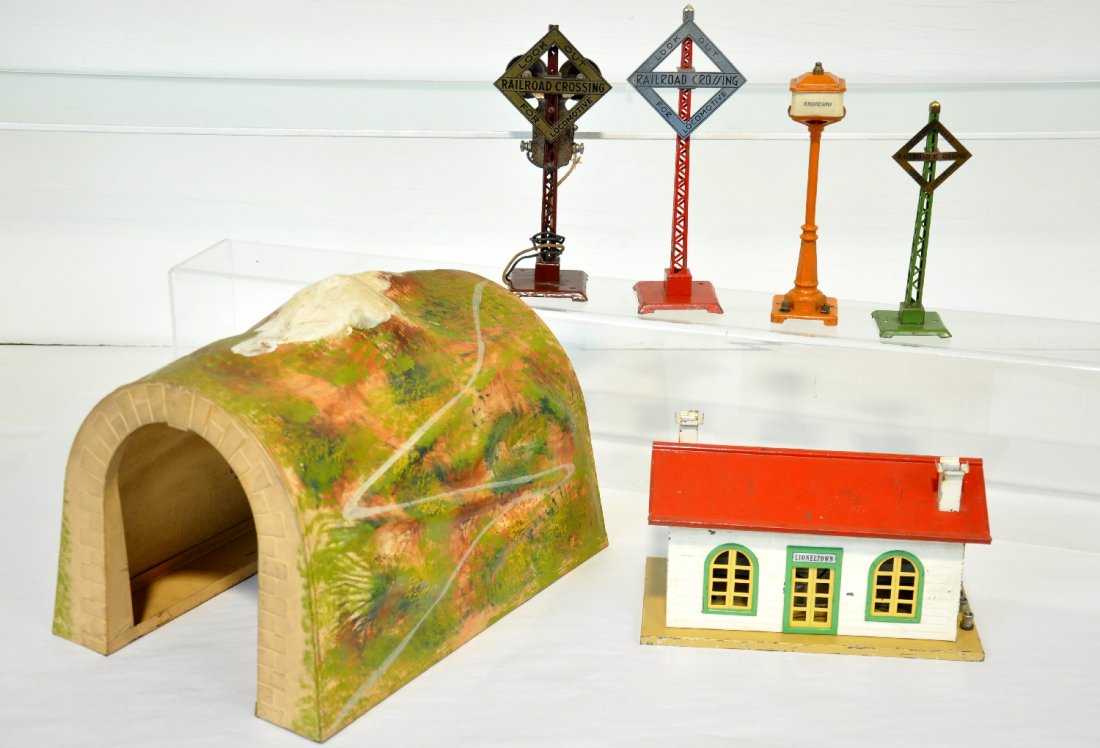 6 Lionel Pre War Accessories: Includes a 119 tunnel; 137 stop station; 69 ringing signal; 57 Broadway & Main St. lamppost; 068 & 069 warning signs. All show light to moderate playwear, C6-7