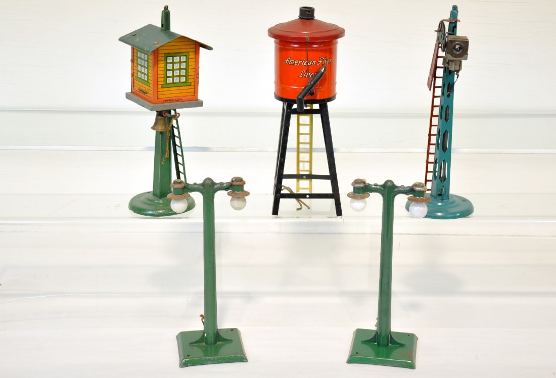 5 Nice American Flyer Accessories: Circa 1930s. Includes a 215 water tank; 2 #233 double lampposts; 92 watchman's tower; 2011 semaphore. All are clean & shiny, showing light playwear, C6-7+, so examine the photos closely