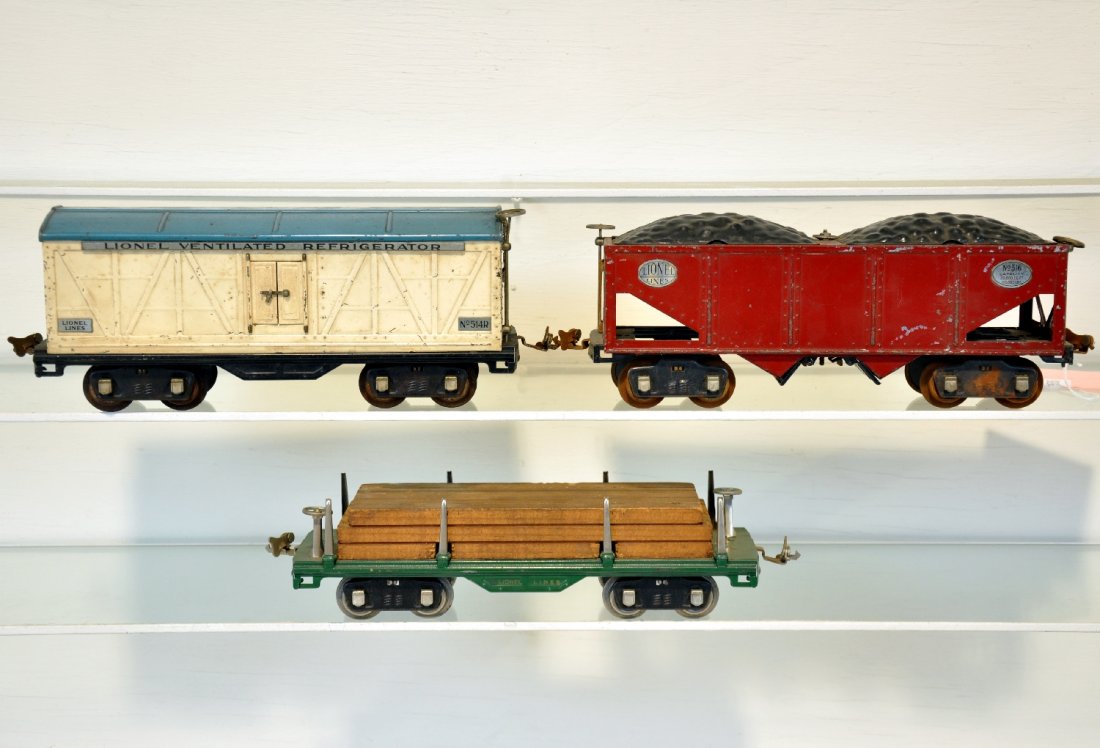 3 Late Lionel 500 Series Freight Cars: Standard Gauge. Includes a 516 hopper; 511 lumber car with 1 pc load; 514R reefer (dirty); otherwise are fairly clean with full nickel trim, showing moderate playwear, C5