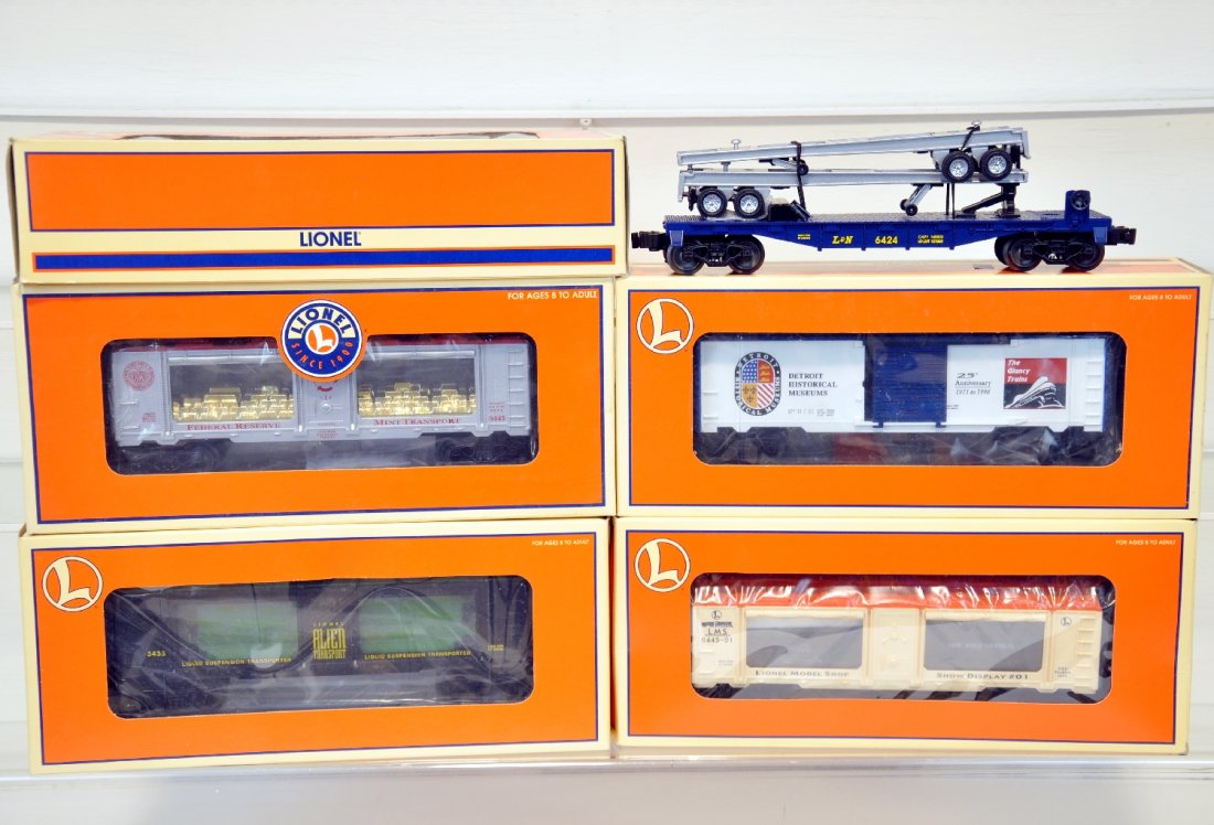 5 Lionel Freight Cars: Includes flatcar w/ trailer frames 19474, Detroit Historical Museum boxcar 26238, Alien Transport aquarium car 19869, Lionel model display car 19671, St. Louis Federal Reserve Mint car. Some cars show