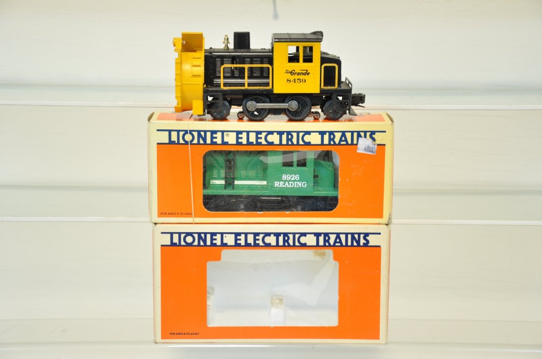 2 Lionel Powered Units: Includes Rio Grande rotary snow plow 8459, Reading industrial engine 18926. These units show light run time with C8+ bodies. Obs included