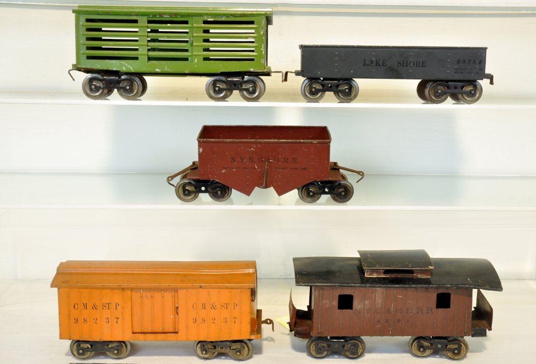 5 Early Lionel Freight Cars: Standard Gauge. These look great behind a late 5, 51, 33 or 38! Includes a 112 Lake Shore Gondola; 116 NYNH&HRR hopper; 114 boxcar; 113 stock car, all show light to moderate playwear, C6+; 117 caboose