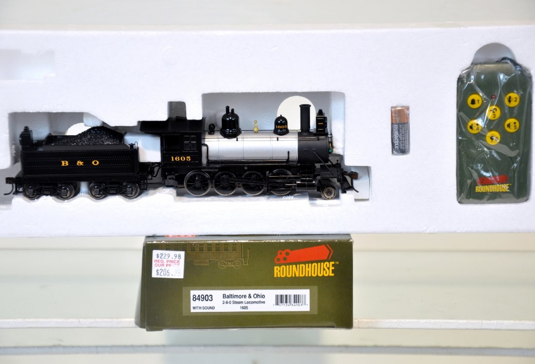 Roundhouse 84903 HO B&O Consolidation: Nicely scaled 2-8-0 loco & tender with DCC, controller and sounds. It appears new in box, C9-10