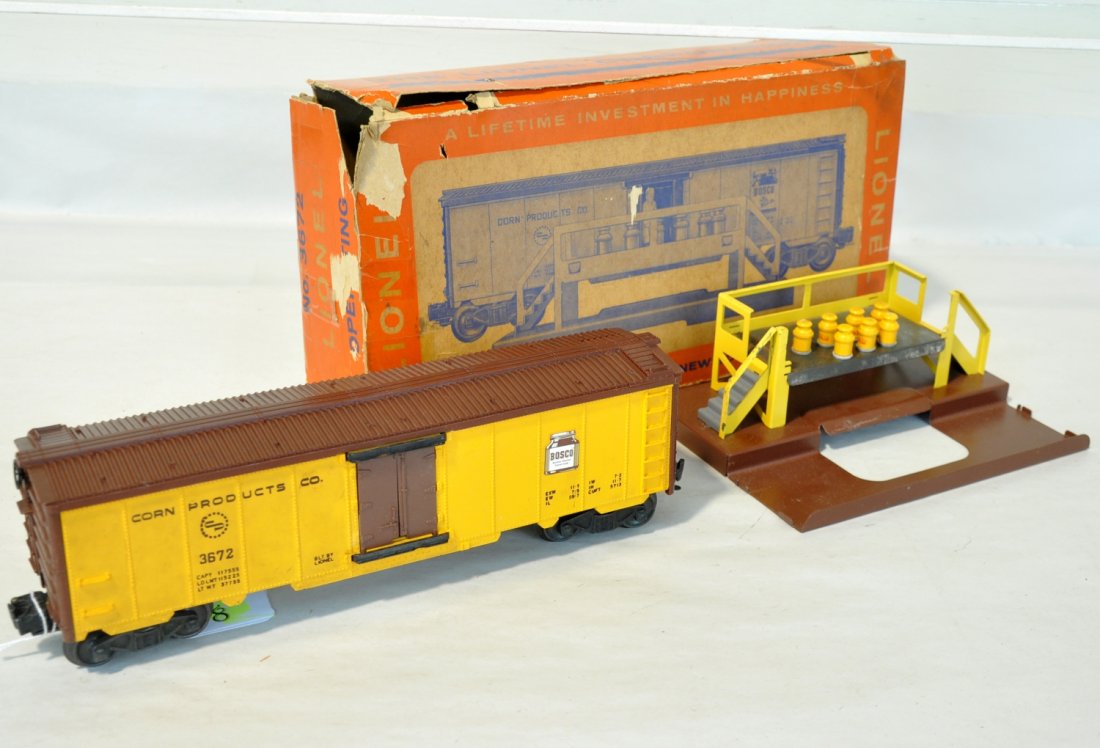 Boxed Lionel 3672 Bosco Car: Clean painted version operating g milk car, 1 decal is 97%, other 100%. Has 7 original Bosco cans and matching platform. Platform top has a 1" rust spot. Includes a worn & taped, but scarce box, other