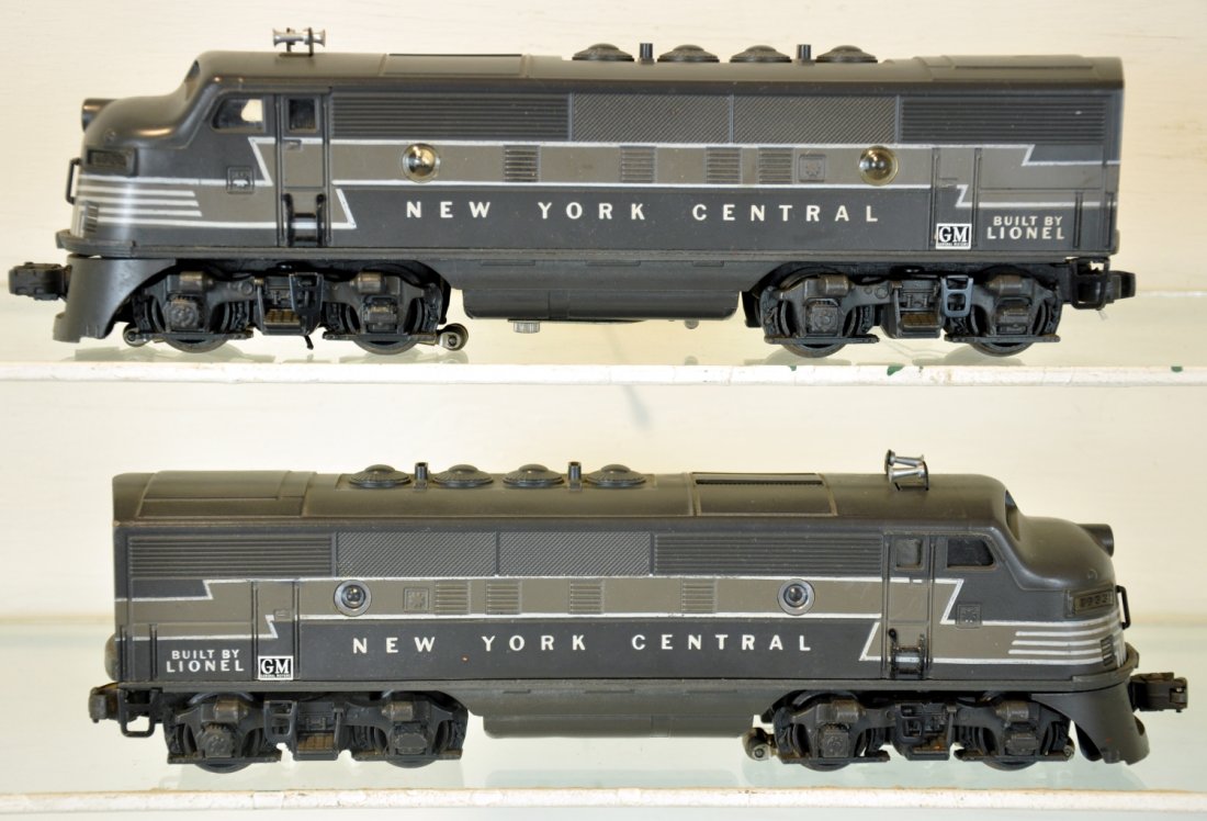 Lionel 2333 NYC F3 AA Diesels: Clean matching cabs. Dummy has replaced port hole lenses, but both have nice graphics with a clean battery box, just missing 1 coupler pick-up. They show light to moderate playwear, C7