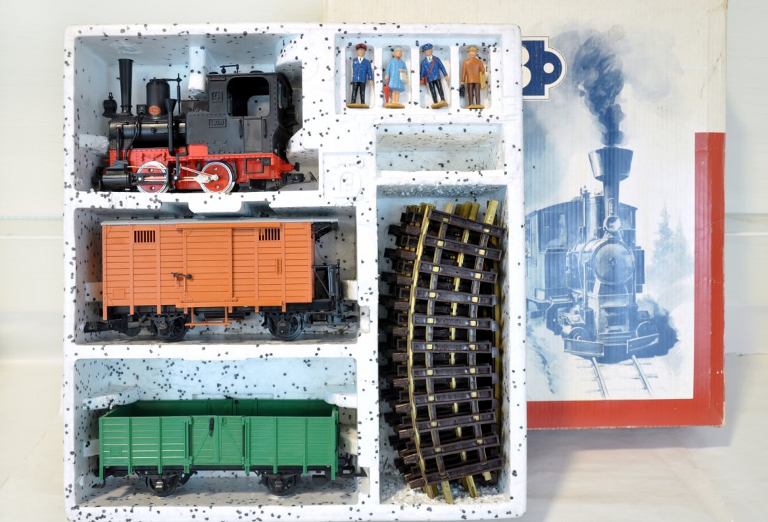 Boxed LGB Set 20401: G gauge. Includes a 2700 0-4-0 steam loco; open wagon; goods wagon with vestibule; 4 figures and track, no power pack. All show light playwear with setbox, C7+