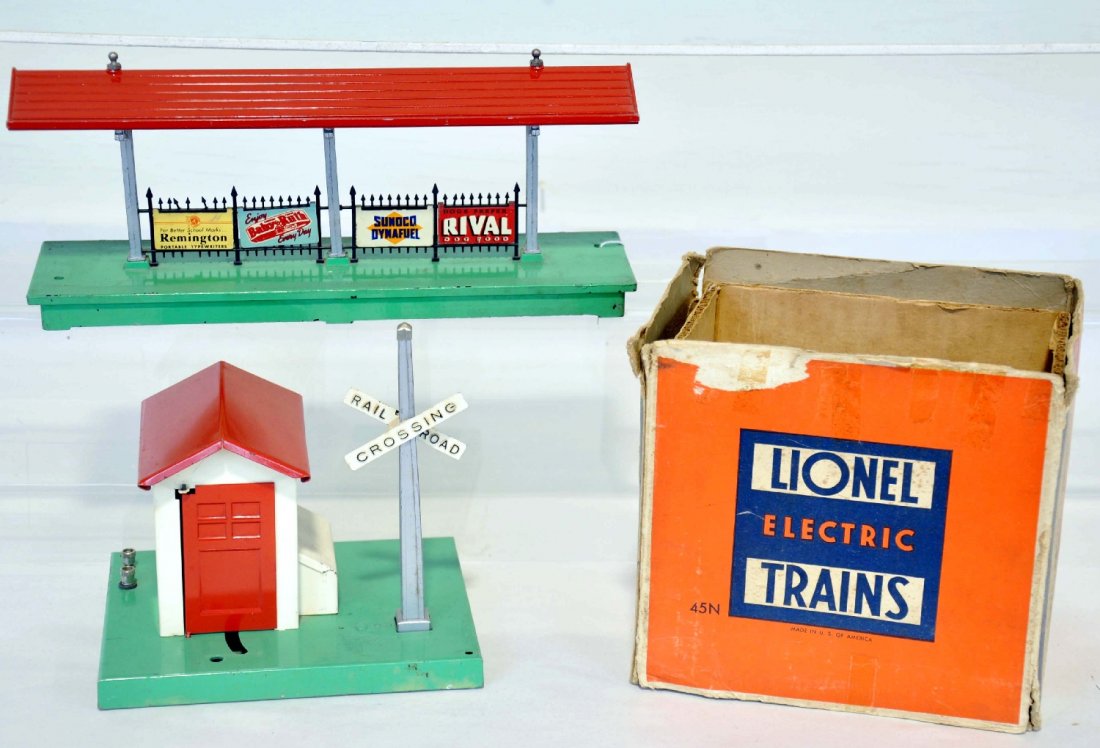 Clean Lionel 45N & 156 Accessories: Includes a 45N gateman with insert & box, missing top flaps; 156 station platform. Both show light to moderate playwear, C6-7
