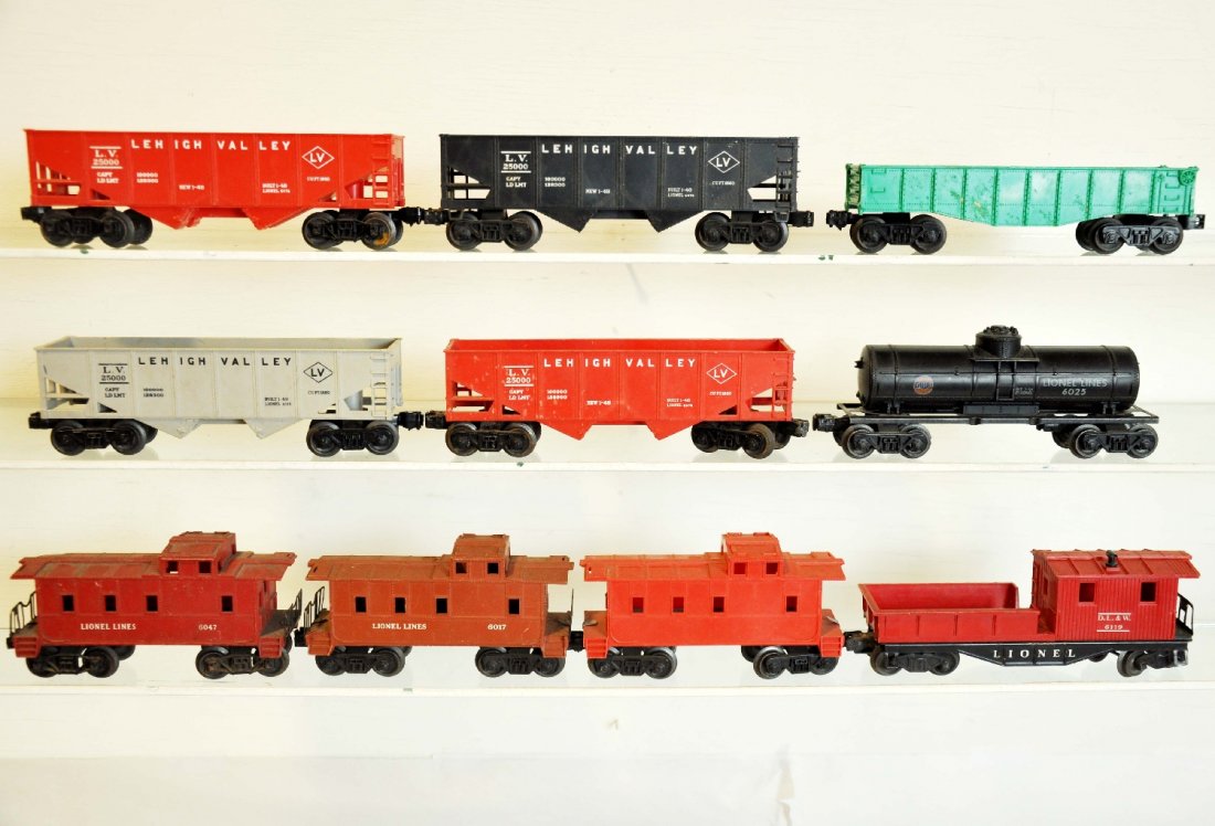 10 Lionel Freight Cars: Includes a 6119 work caboose; 2 #6476 hoppers; 6176 hopper; 6076 hopper; 6025 Gulf tank car; 6107 caboose, painted on orange mold; 6047 caboose; (6042) gondola; (6167) caboose. All show moderate playw
