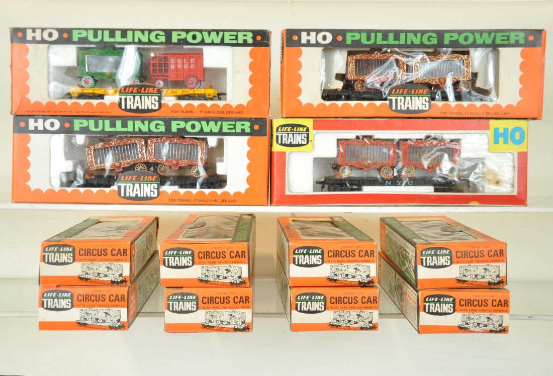 12 Life-Like HO Circus Cars: Nice assortment of flats with assorted cages and accessories. Most show light runtime, two have light damage as they had no box inserts. Great for Circus displays! All have boxes with most inserts, ot