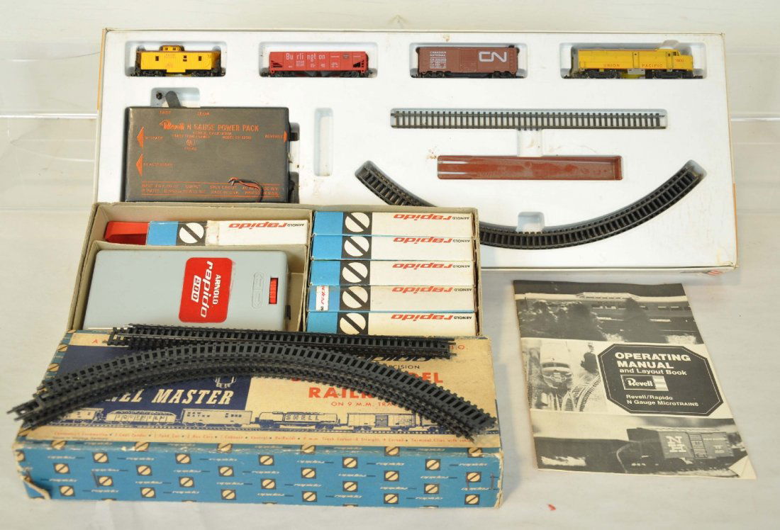 2 Unusual Arnold Rapido N Gauge Sets: Includes a scarce Channel Master promotion set with a NH diesel & 5 freight cars, track & battery controller with instructions is a cool Channel Master box; The Pacesetter set with UP Alco diesel and