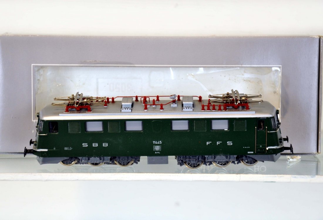 Marklin 3650 Swiss Electric: Nice digital model showing only light playwear with box, cellophane window is torn, loco is C8