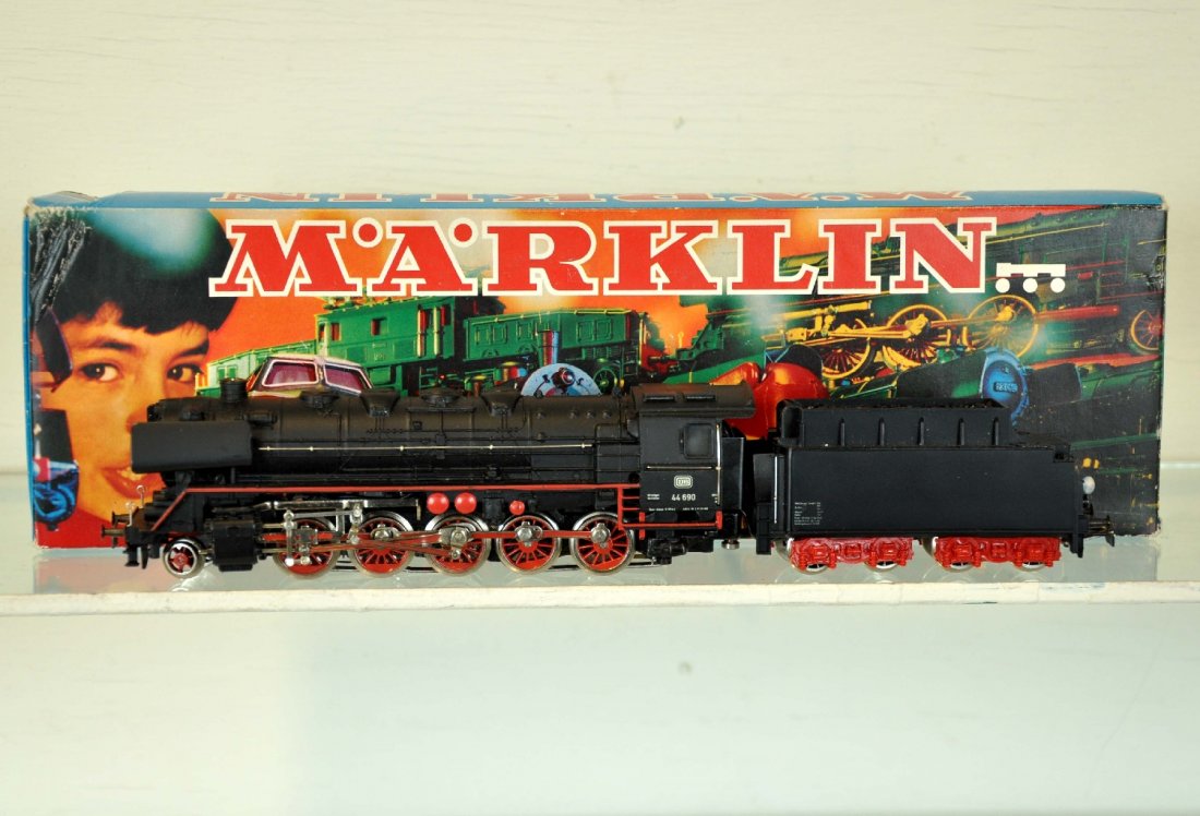 Boxed Marklin 3047 Steam Loco: Nice 2-10-0 loco with smoke. It is unrun with tweezers & smoke packet, ob C10