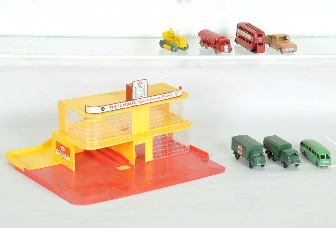 Early Matchbox & Vehicle Lot: Includes an MG1 2-level service station with sign; GPWs include 11 tanker, 27 bus, no decals, 50 pick-up, 56 electric bus; plus 18 dozer, MW, 62 army truck, BPW, 63 ambulance, BPW. All show light to m