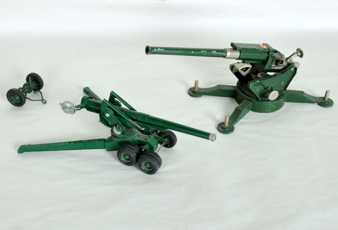 2 Astra WWII AA Guns: Includes a Flak gun, 14" long; Mobile AA gun, trail wheels have bent support pins. Otherwise both show light to moderate playwear with tags, C7