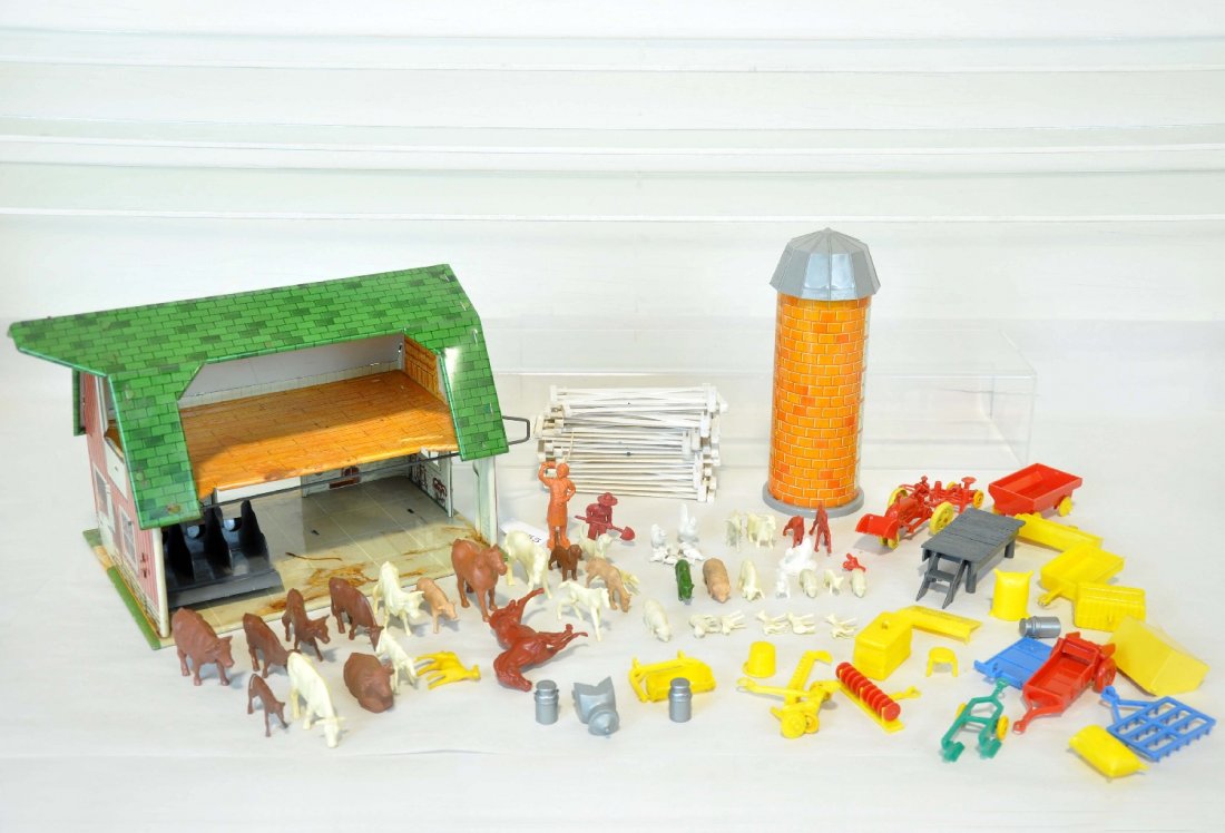 Marx Happy Farm Playset: Litho tin barn with dozens of accessories. All that is included is photographed. It shows light playwear with silo, C7-8