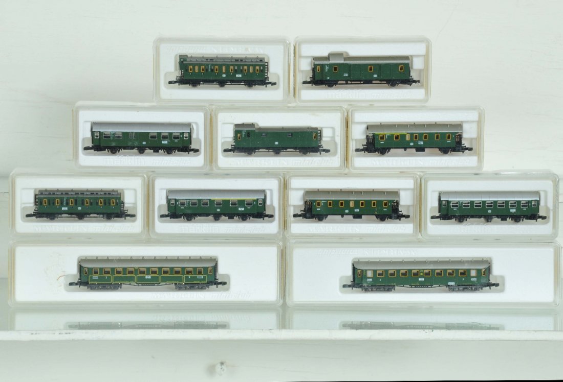11 Marklin Z Gauge Passenger Cars: Includes 8730 & 8731; 8703 through 8708 6-wheel cars; 8750, 1 & 2. All appear like new with boxes, C10