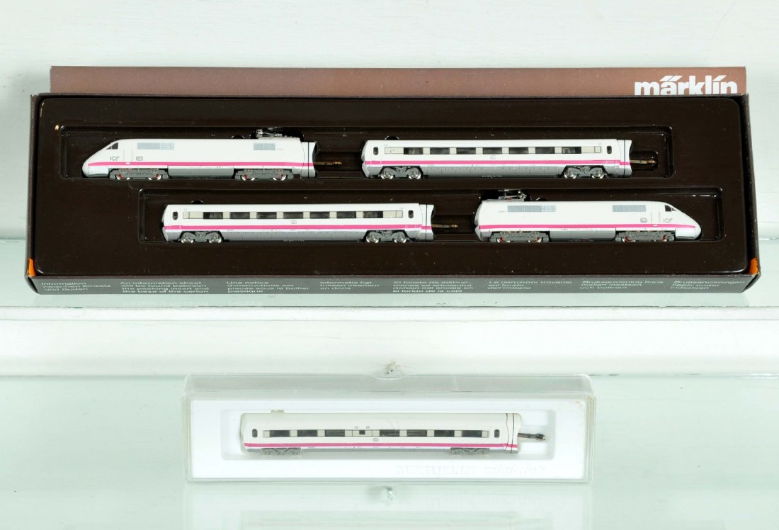 Extended Marklin Z Gauge ICE Streamliner: Includes an 8871 4-car set; plus the 8771 extension car. All appear like new with boxes, C9-10