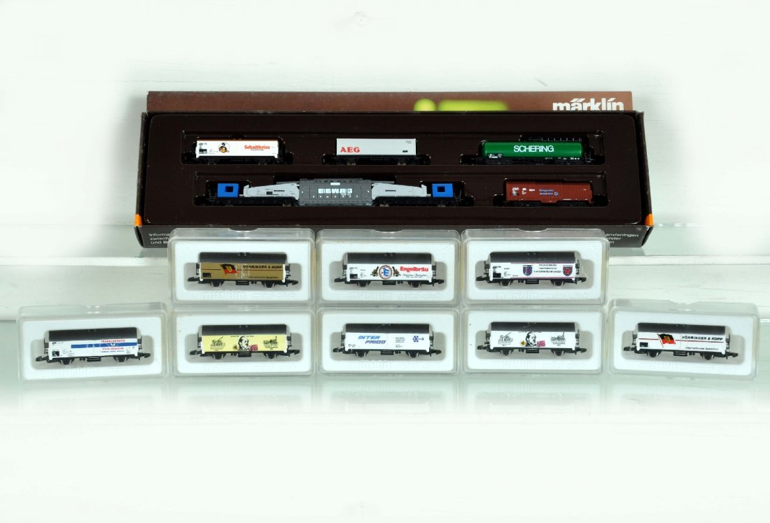 Marklin Z Gauge Freight Cars: Includes an 8691 5-car set with transformer car; reefers- B8600-100; -420; -497; -491; -498; -492; -496; 1989 Fredrick List car. All appear like new with boxes with replaced labels, C9-10
