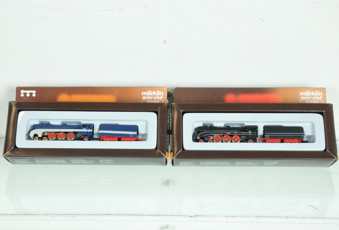 2 Marklin Z Gauge BR 10 Streamline Locos: Includes an 8888 & 8889. Both appear like new with boxes, C9-10