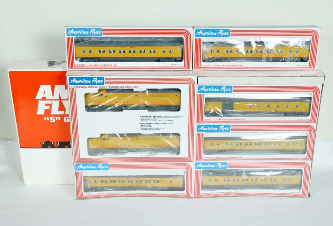 Lionel American Flyer 49600 Pony Express, Plus: S Gauge. Includes the UP PA Alco AA Diesels with 4 matching streamline cars; plus the extension 48909 vista-dome & 48908 coach. They have nice boxes. Perfect paint and trim. Wheels show light to moder