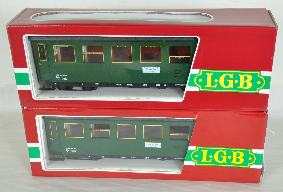 2 LGB 3062 G Gauge Passenger Cars: Medium size cars, both with boxes. Perfect paint and trim. Wheels appear test track run. C9