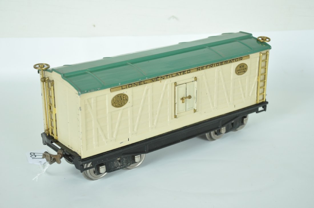 Clean Lionel Early 214R Reefer: ST. Gauge. Sides have nice satin patina with no flaking. Roof has a nice even gloss with only light to moderate playwear, C7