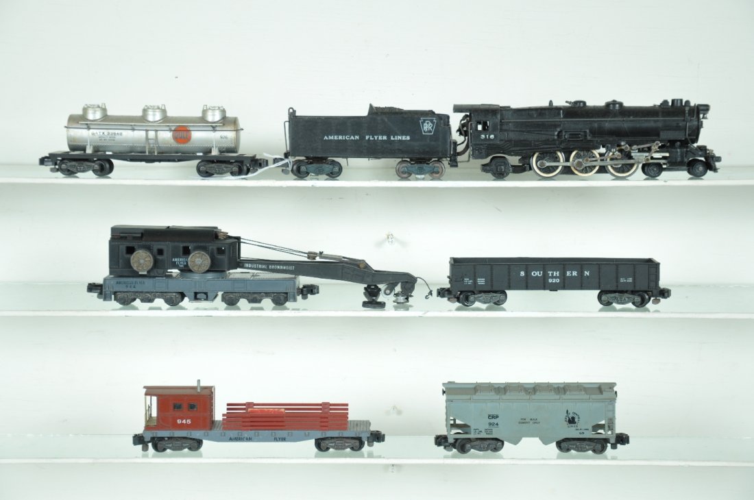 6Pc American Flyer 316 Steam Freight Set: S Gauge. Includes a 316 PRR Pacific; 926 Gulf tank car; 920 southern gondola; 924 cement car; 944 crane, light oxidation on metal boom parts; 945 boom tender(C6). Otherwise all show light to moderate 