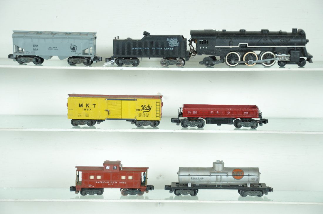 6Pc American Flyer Steam Freight Set: S Gauge. Includes a 293 NYNH&H Pacific loco with coal pusher, stripe touched up; 925 Gulf tank car; 924 NJ cement car; 937 MKT boxcar; 919 coal dump car, some over-spray inside & ampersand light 1 sid