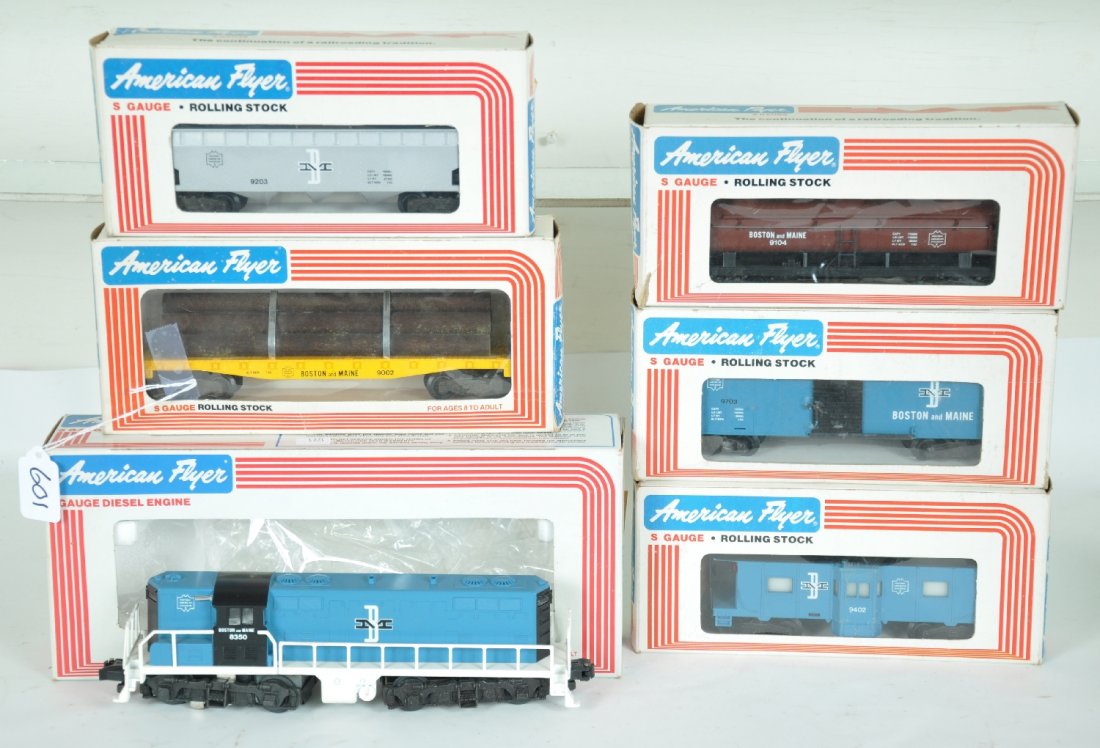 6Pc Lionel-American Flyer B&M Freight Set: S Gauge. Includes an 8350 B&M GP7 diesel; 9104 tank car; 9002 log flat; 9203 hopper; 9703 boxcar; 9402 caboose. All appear unrun with boxes, C9