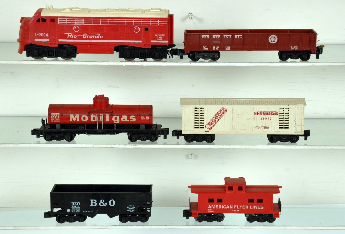 6Pc American Flyer RG F9 Diesel Set: S Gauge. Includes a C-2009 Rio Grande Diesel. Shell is intact with small crease in nose sticker; 24203 B&O hopper, 1 chipped step; (24130) PRR gondola; 24057 Mounds boxcar, glue spot on side; 24316 Mo