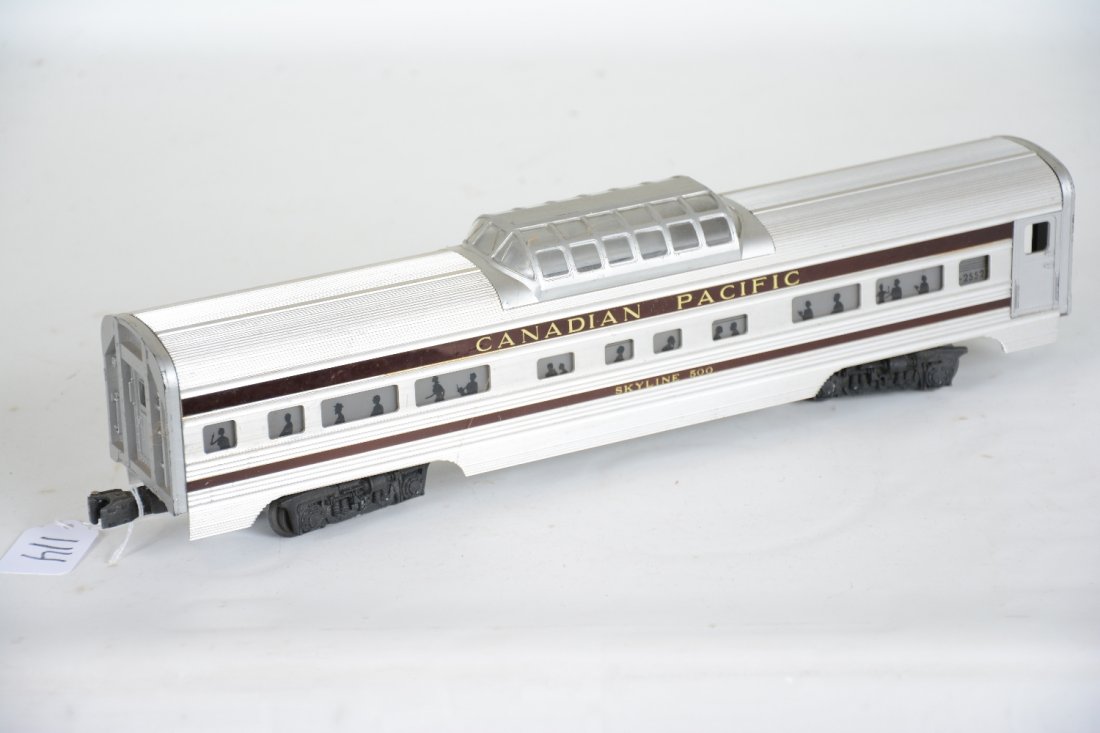 Lionel 2552 CP Vista-Dome: Time to make your CP set longer! Includes a nice Skyline 500 vista-dome. It has original stripes and shows light to moderate playwear, C7