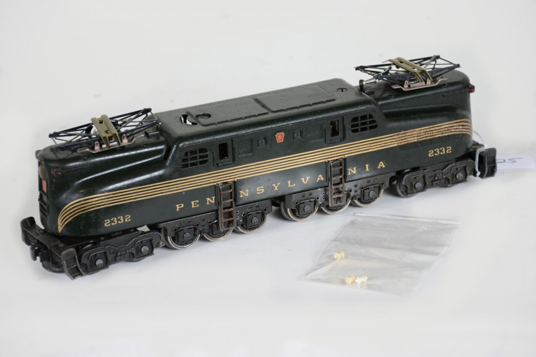 Lionel 2332 PRR GG1 Electric: Nice restriped single motor GG1. It has original pantographs, missing most insulators. It is clean and shows light to moderate playwear, otherwise appears C7