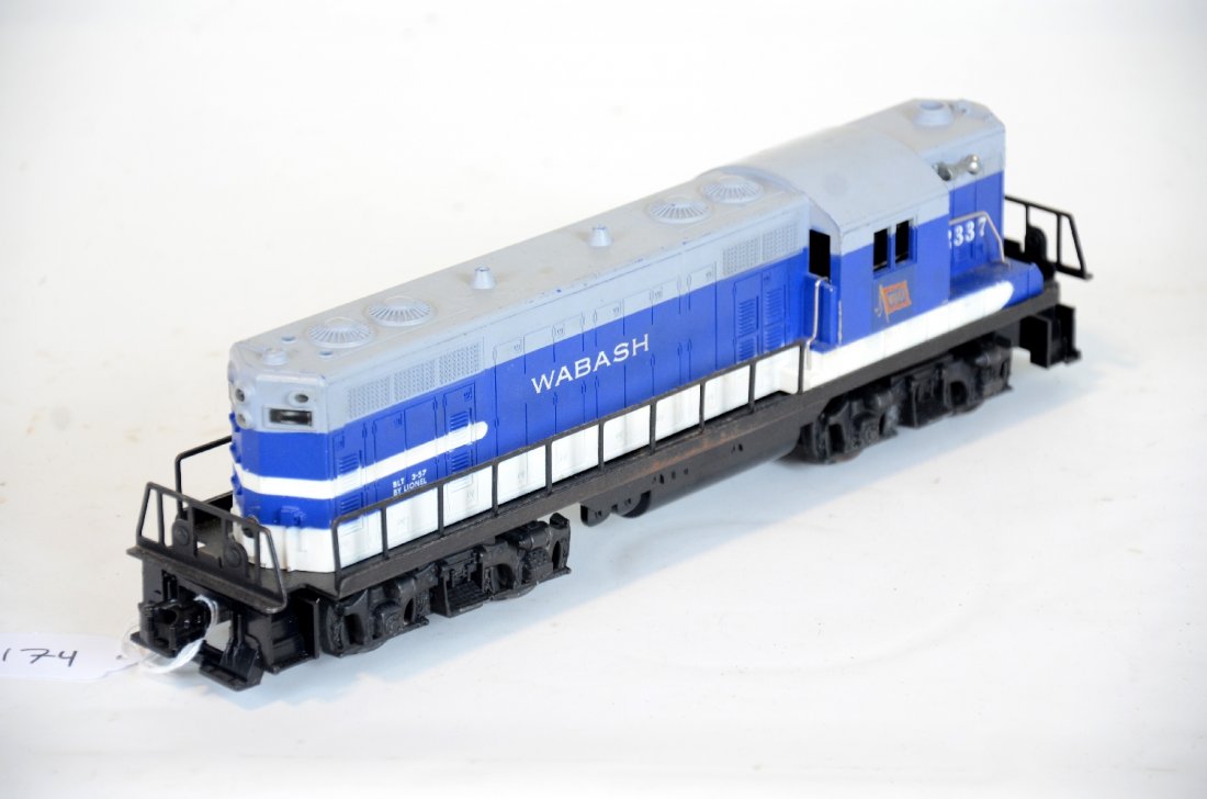 Lionel 2337 Wabash GP7 Diesel: Clean cab with nice matte patina. Small touch-up spot near screw 1 end. There appears to be some light battery damage. Otherwise it shows moderate playwear, C6
