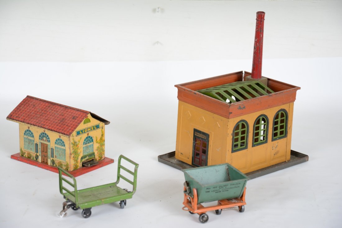 4 Lionel Accessories: Includes a 435 power station, nice paint, but base is upside down, C6+; 161 baggage truck, C5+; 162 dump truck, C6+; 48W whistling station, C5